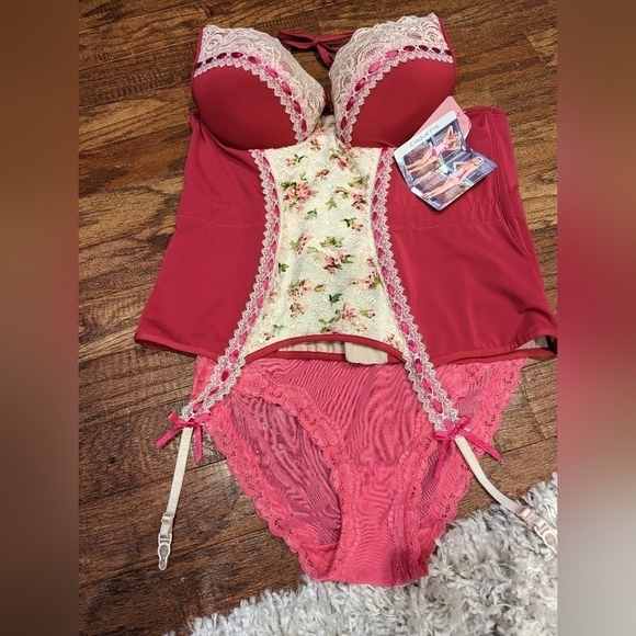 COQUETTE Plus Size Raspberry Lace floral Corset bustier, size 1x/2x - Picture 16 of 16